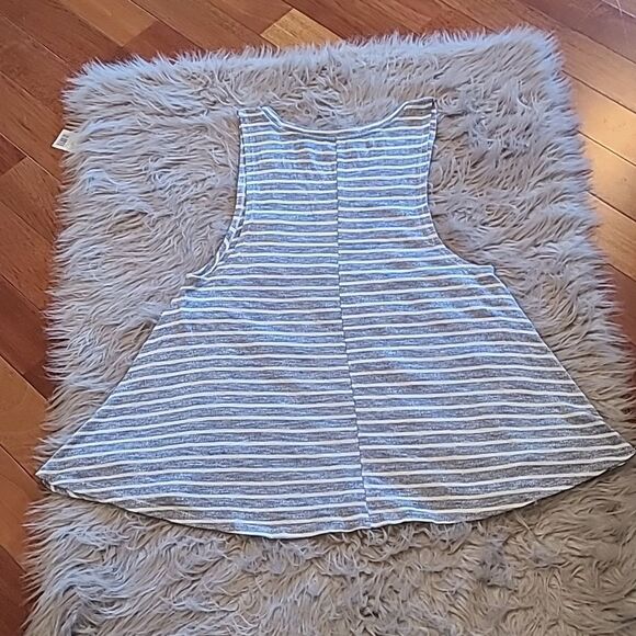 NWT Umgee womens light blue and white‎ stripped vneck flowy soft tank top - Picture 5 of 6